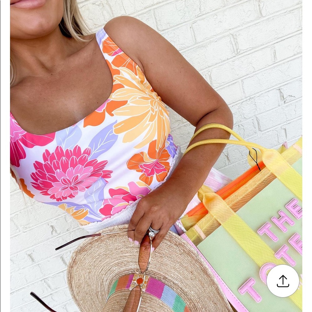 Cupshe white floral one piece swimsuit- belt- NWT - large